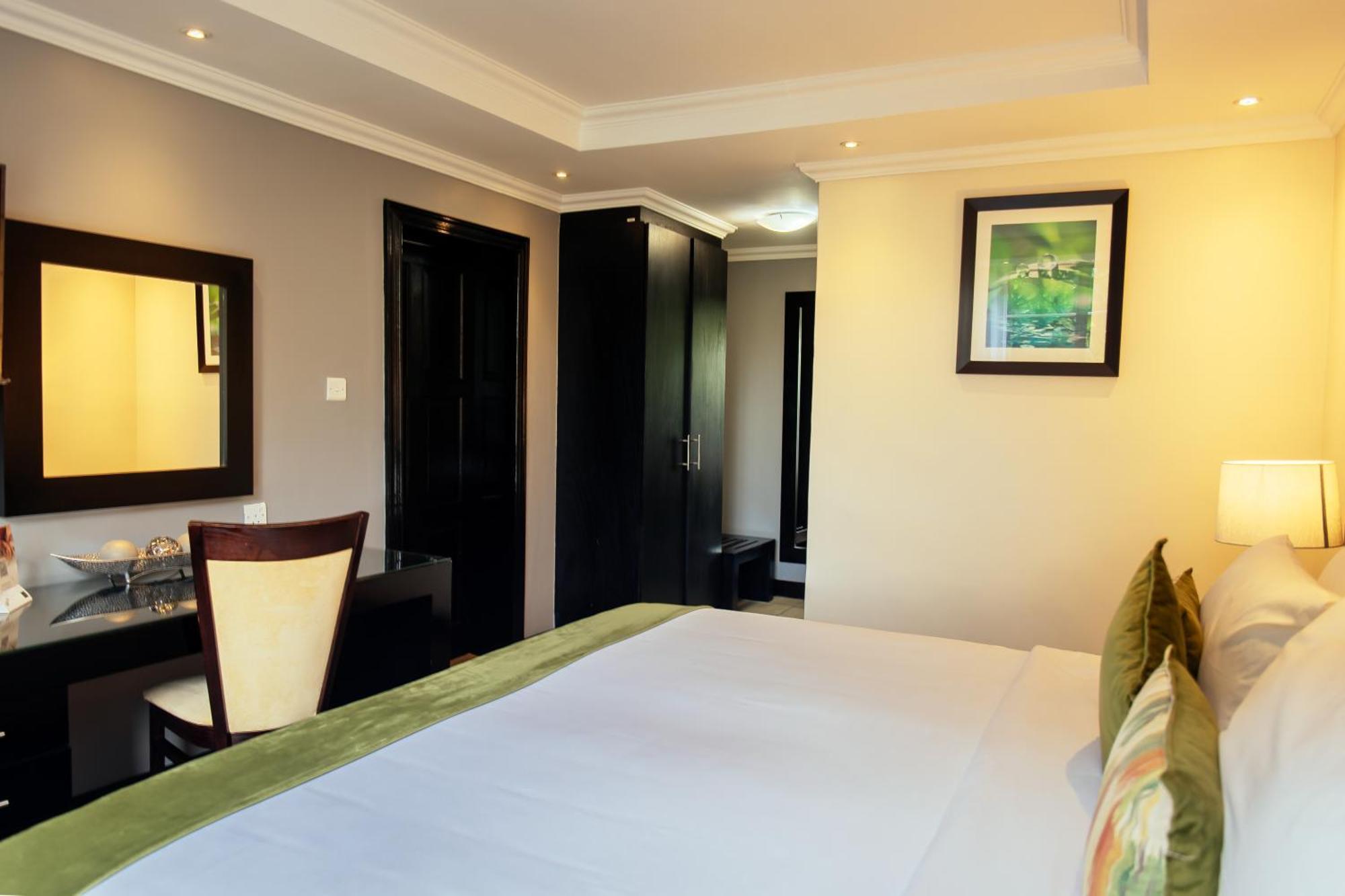 เครสต้า ลอดจ์ โฮเต็ล Hotel กาโบโรเน ภายนอก รูปภาพ