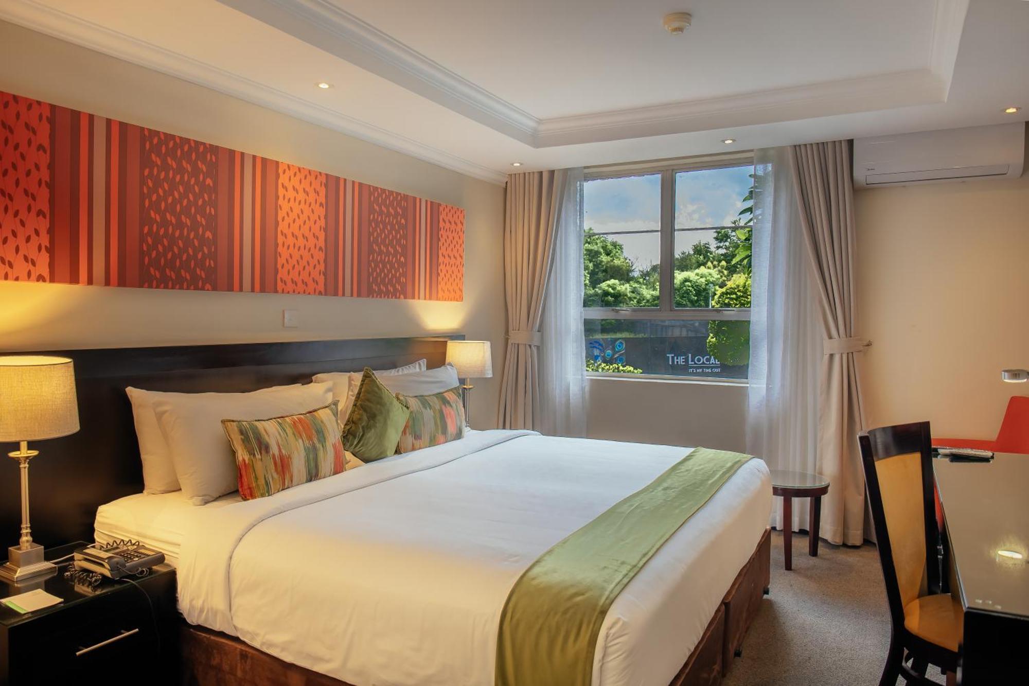 เครสต้า ลอดจ์ โฮเต็ล Hotel กาโบโรเน ภายนอก รูปภาพ